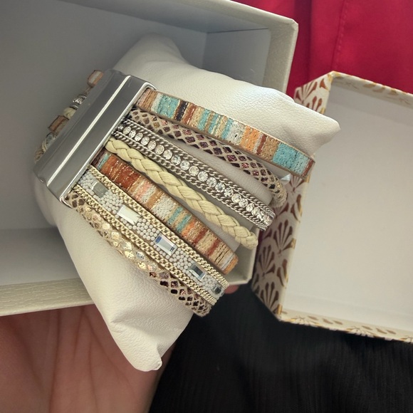 Elegant Multi-Color Bracelet Set - Picture 2 of 3